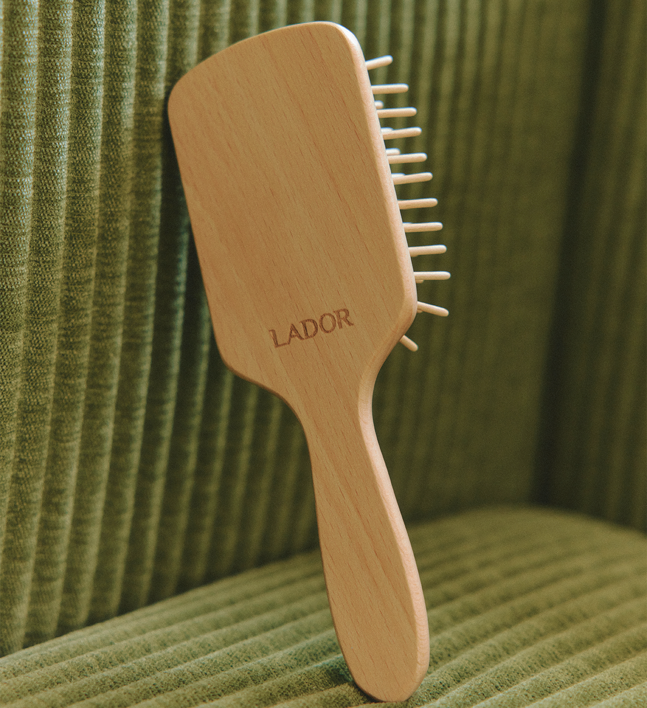 LADOR BODY DETANGLE PADDLE BRUSH BEI